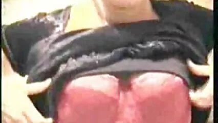 Beso en la oficina con un chico negro, y el día pasó volando como un sexo duro mexicano minuto